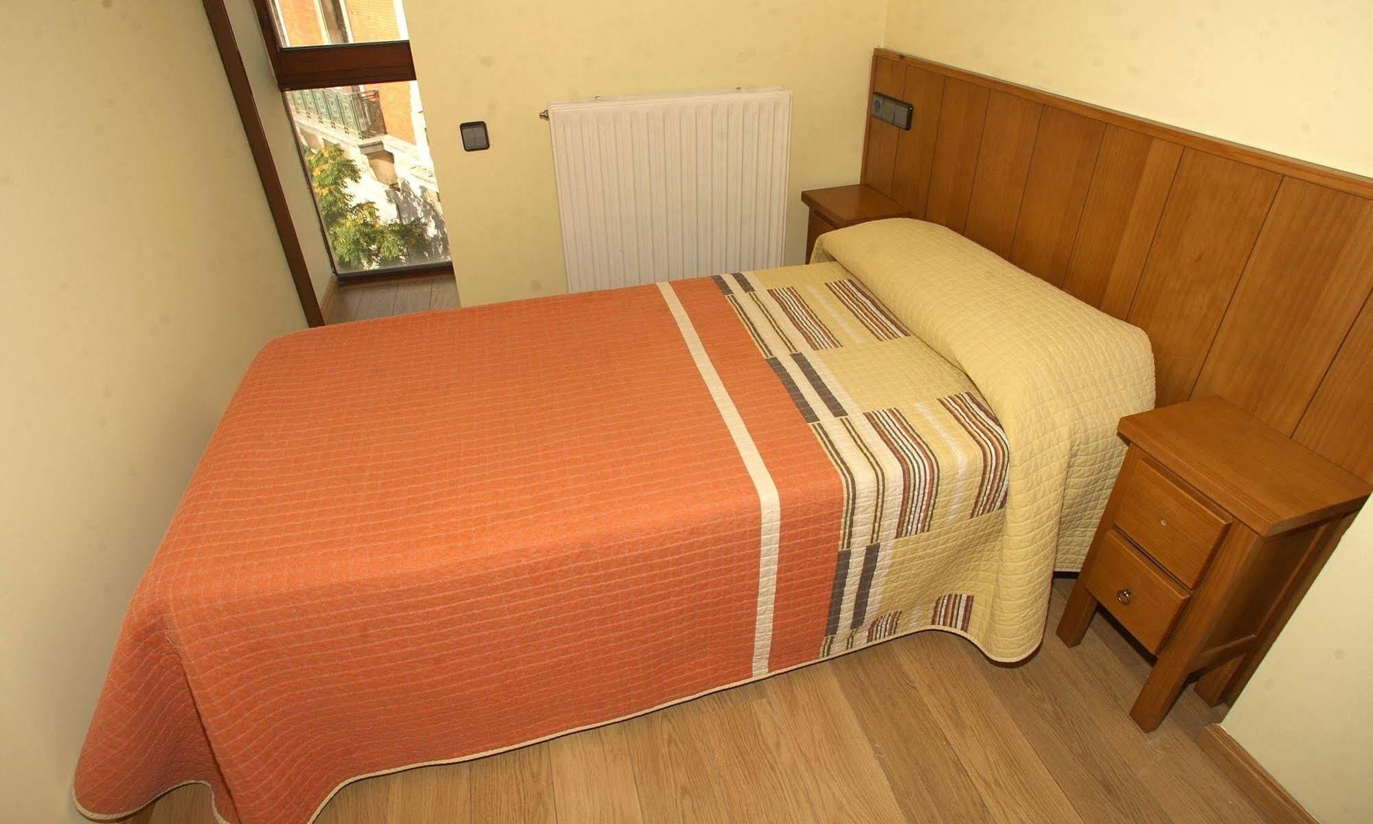 Hostal Caballeros Сория Экстерьер фото